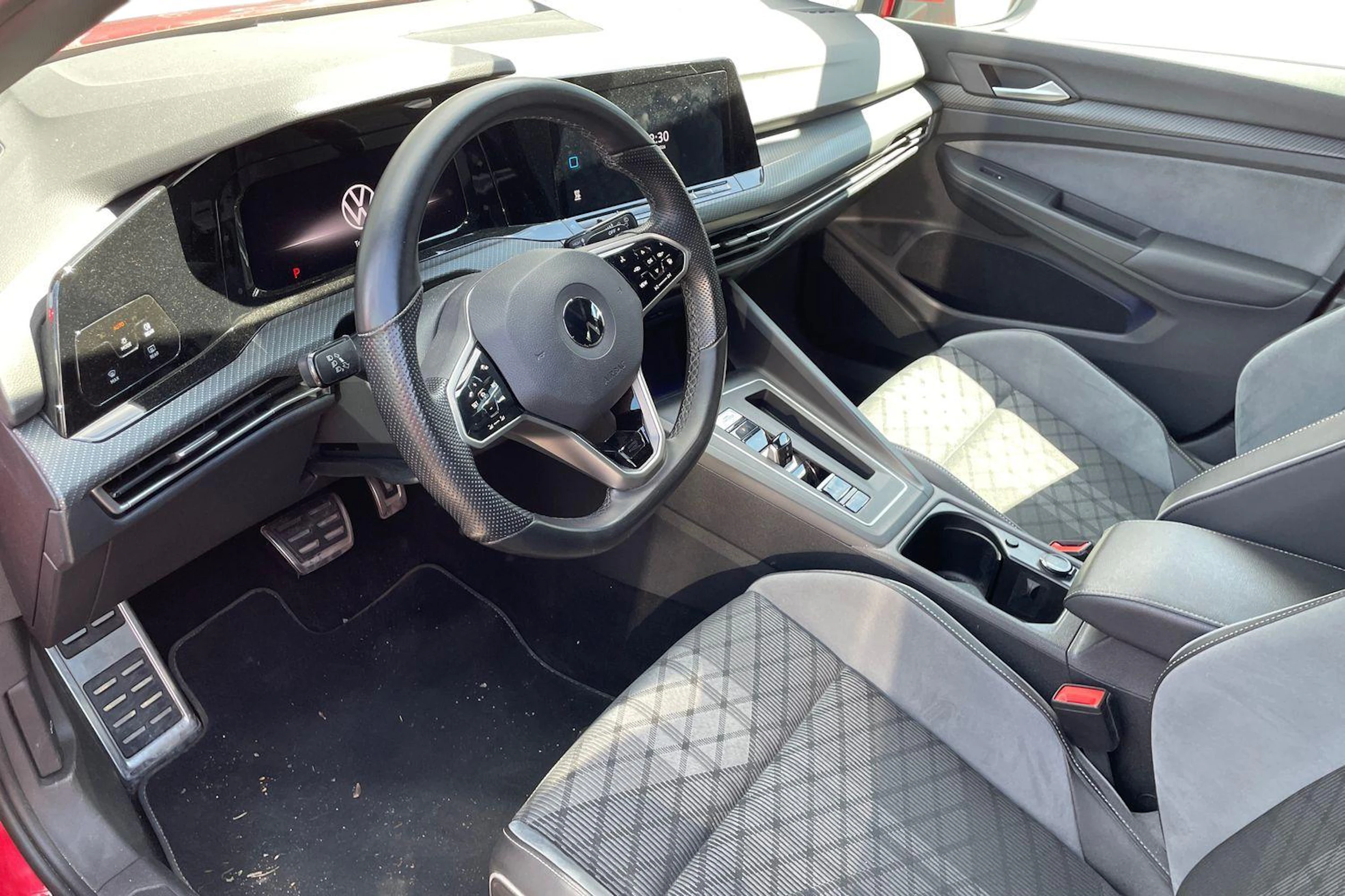 punainen Volkswagen Golf 2022 kuva 3.
