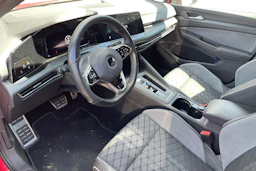 punainen Volkswagen Golf 2022 kuva 3.