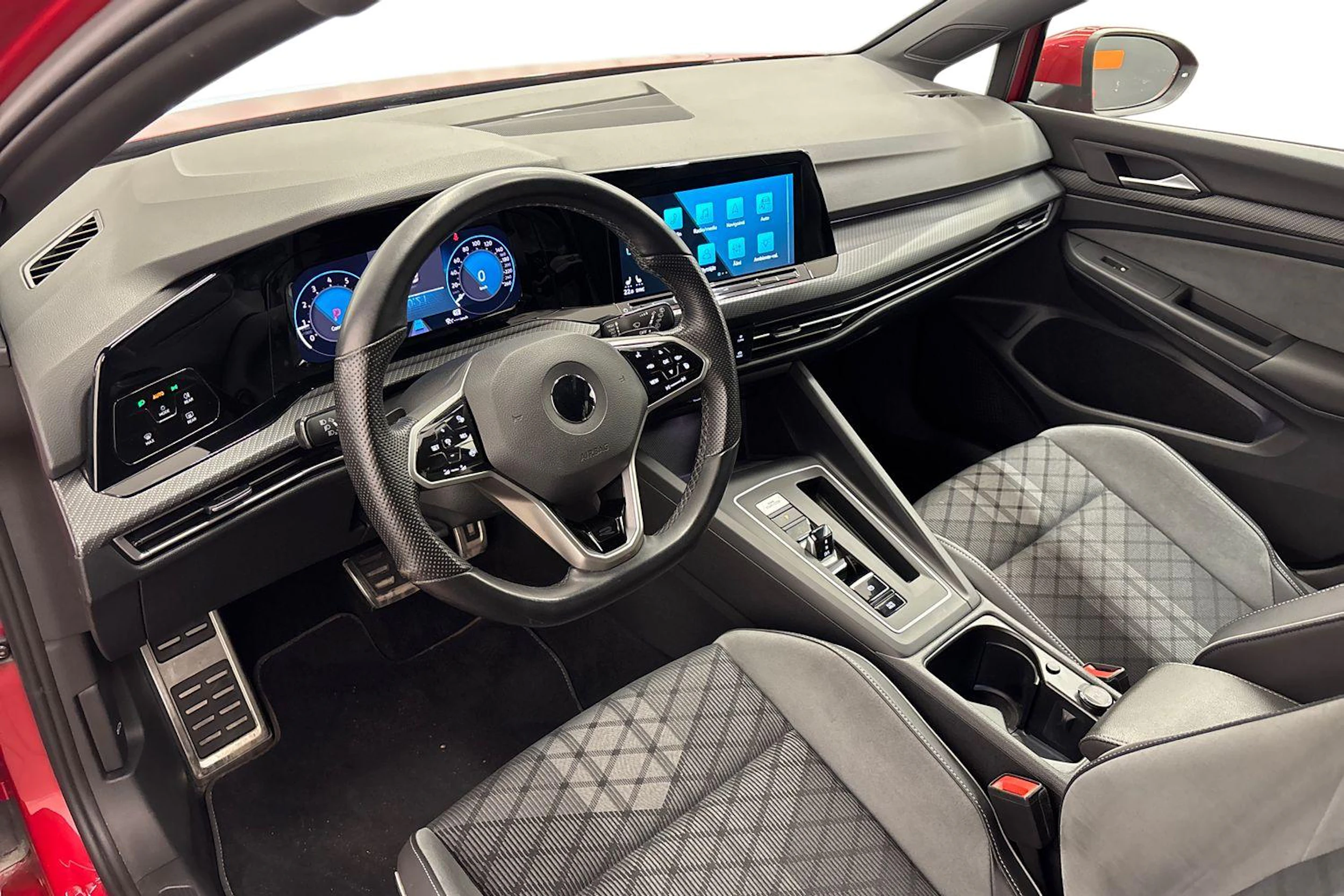 punainen Volkswagen Golf 2022 kuva 6.