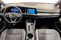 punainen Volkswagen Golf 2022 kuva 7.