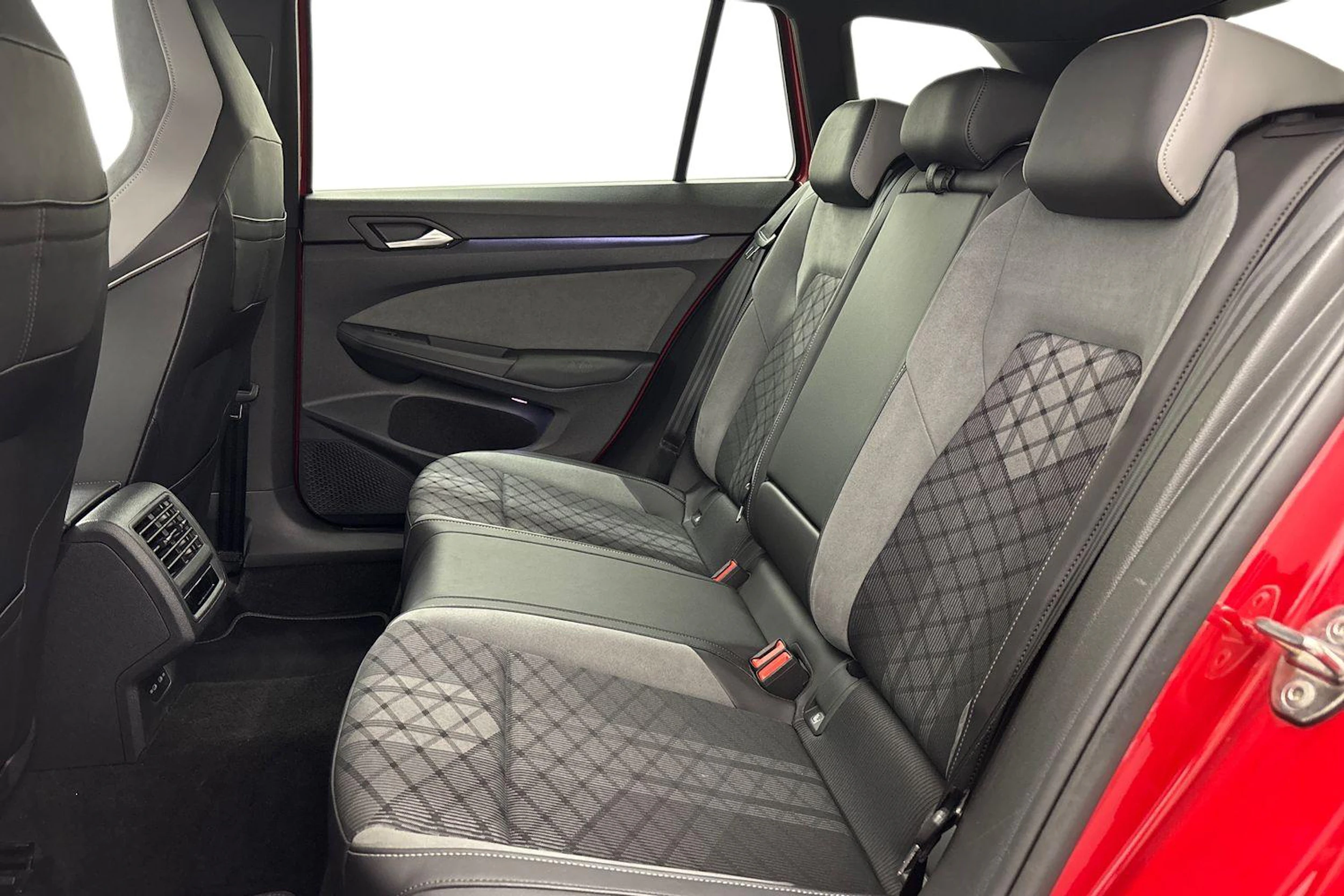 punainen Volkswagen Golf 2022 kuva 8.