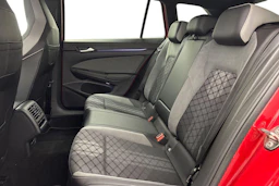 punainen Volkswagen Golf 2022 kuva 8.