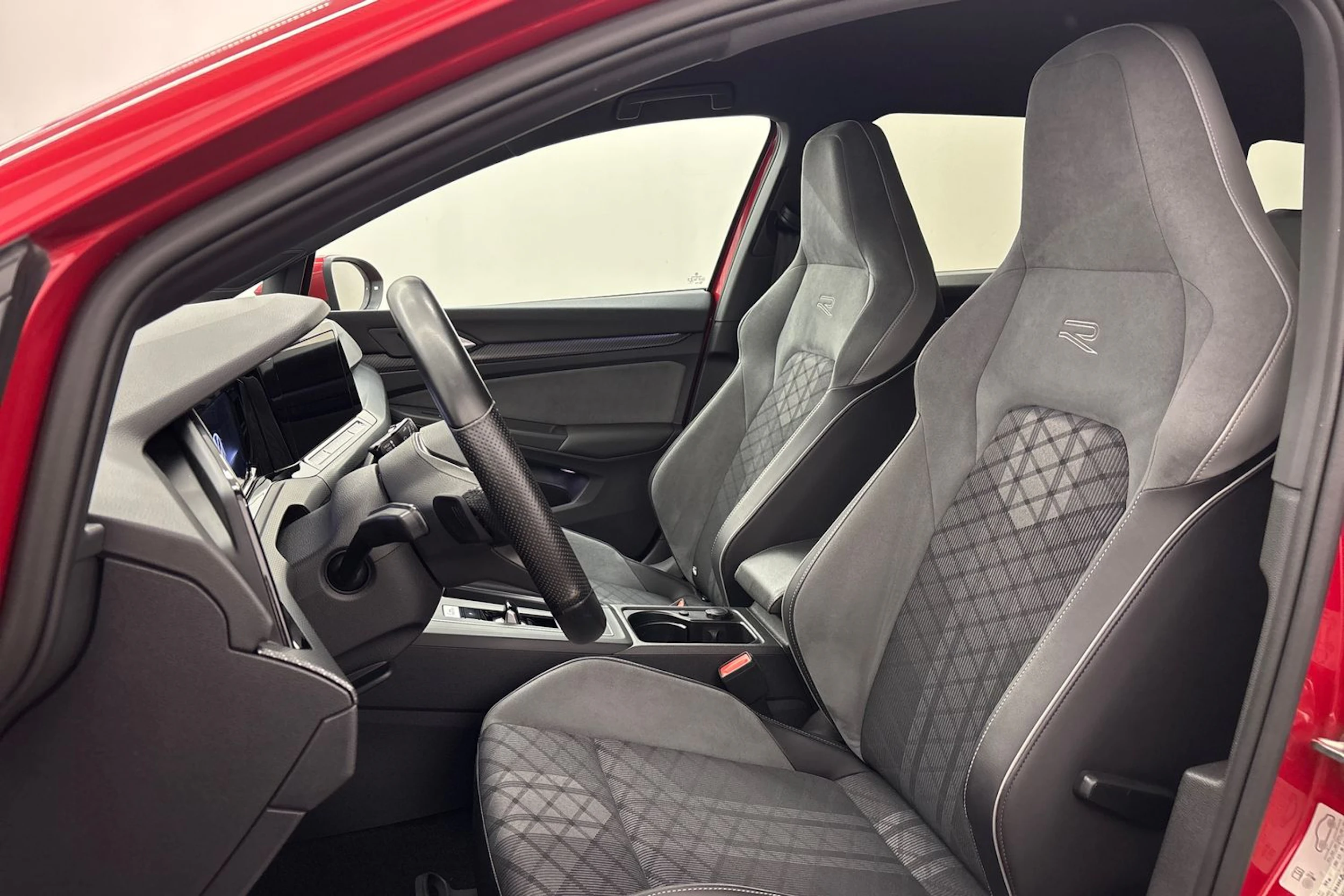 punainen Volkswagen Golf 2022 kuva 11.