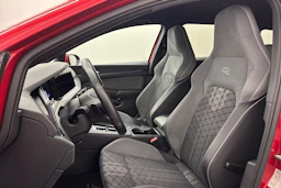 punainen Volkswagen Golf 2022 kuva 11.