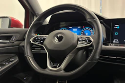 punainen Volkswagen Golf 2022 kuva 12.