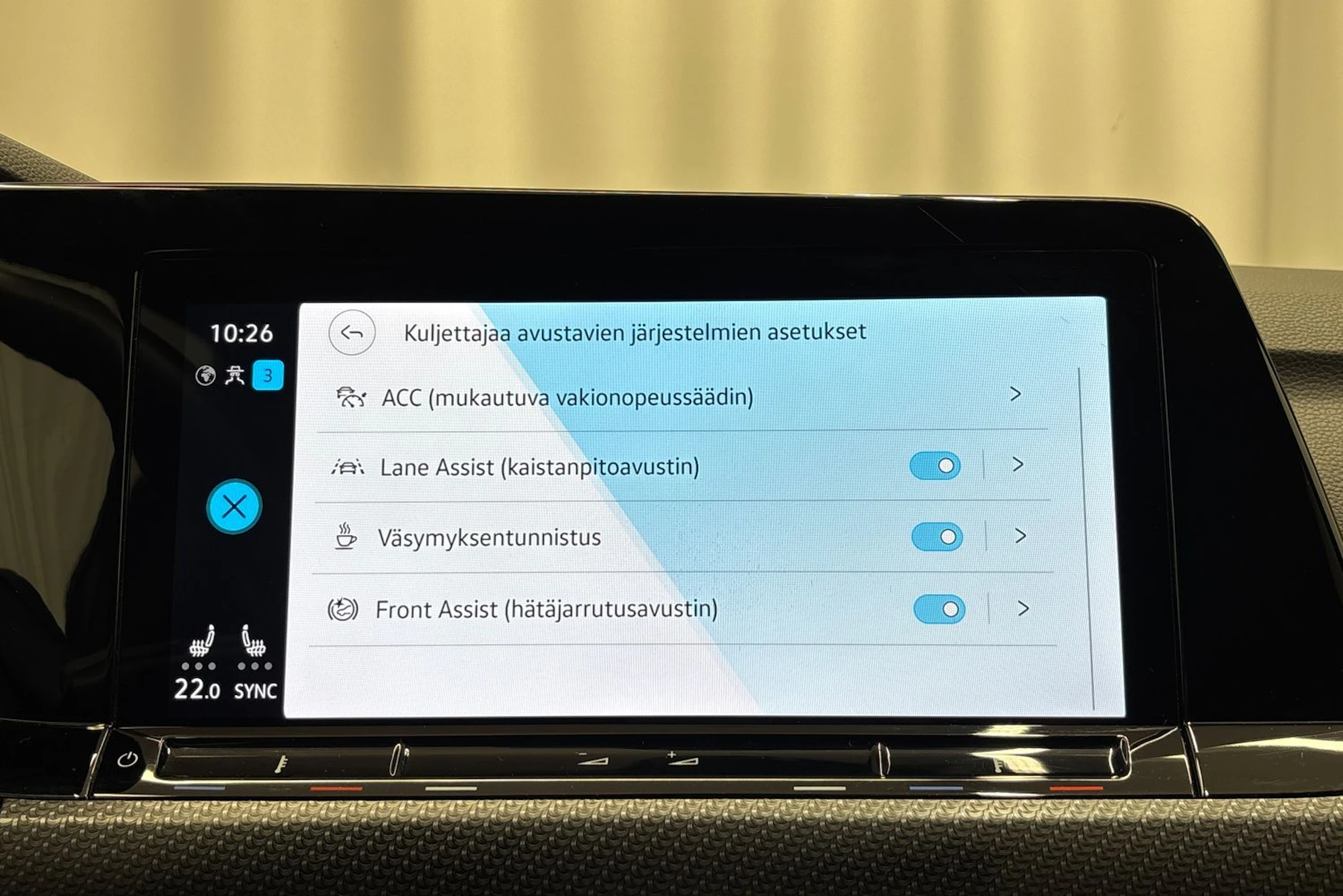 punainen Volkswagen Golf 2022 kuva 17.