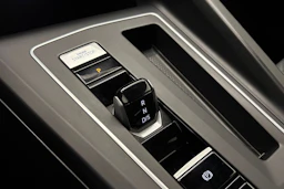 punainen Volkswagen Golf 2022 kuva 19.