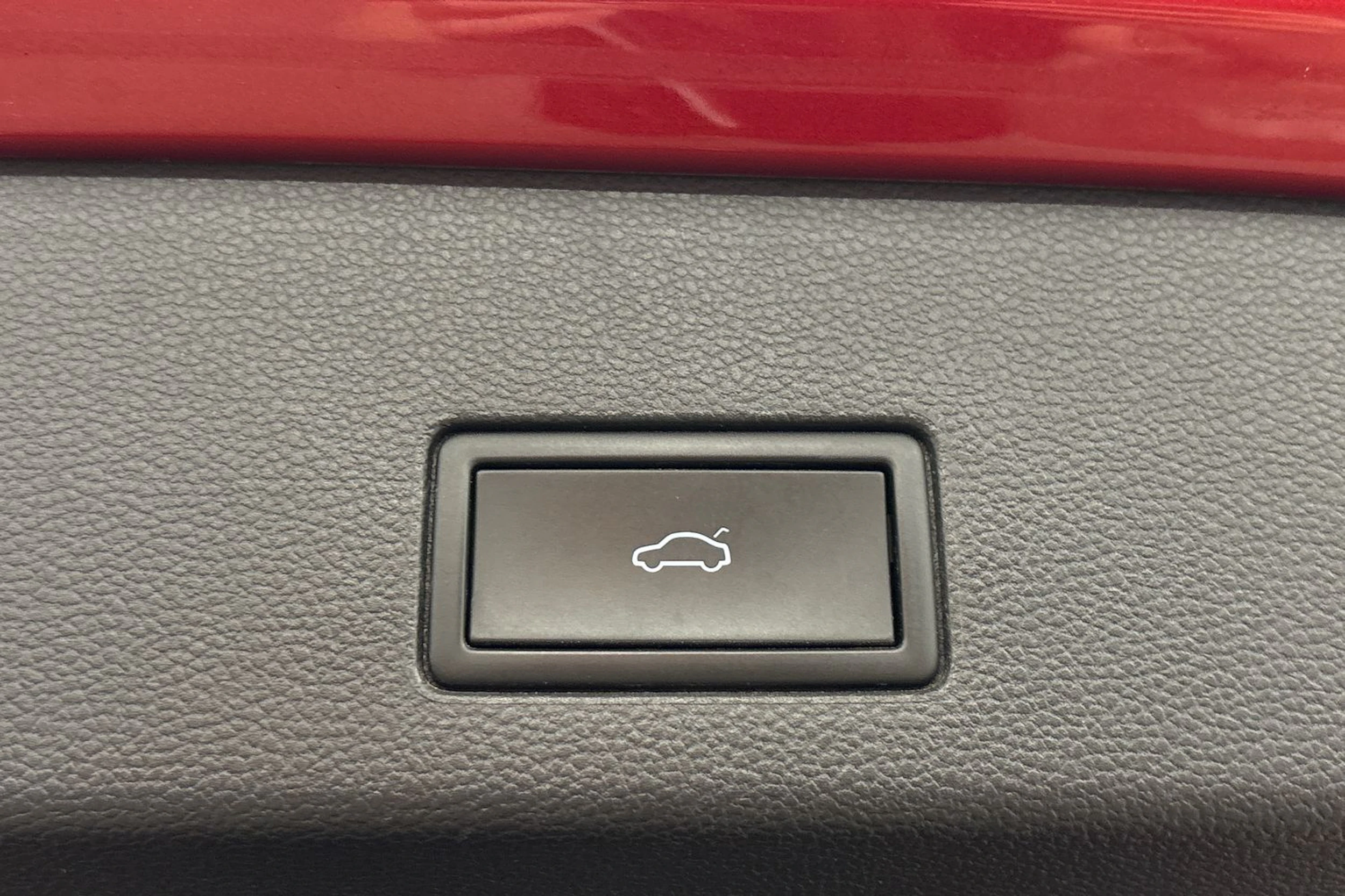 punainen Volkswagen Golf 2022 kuva 21.