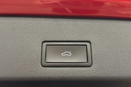 punainen Volkswagen Golf 2022 kuva 21.