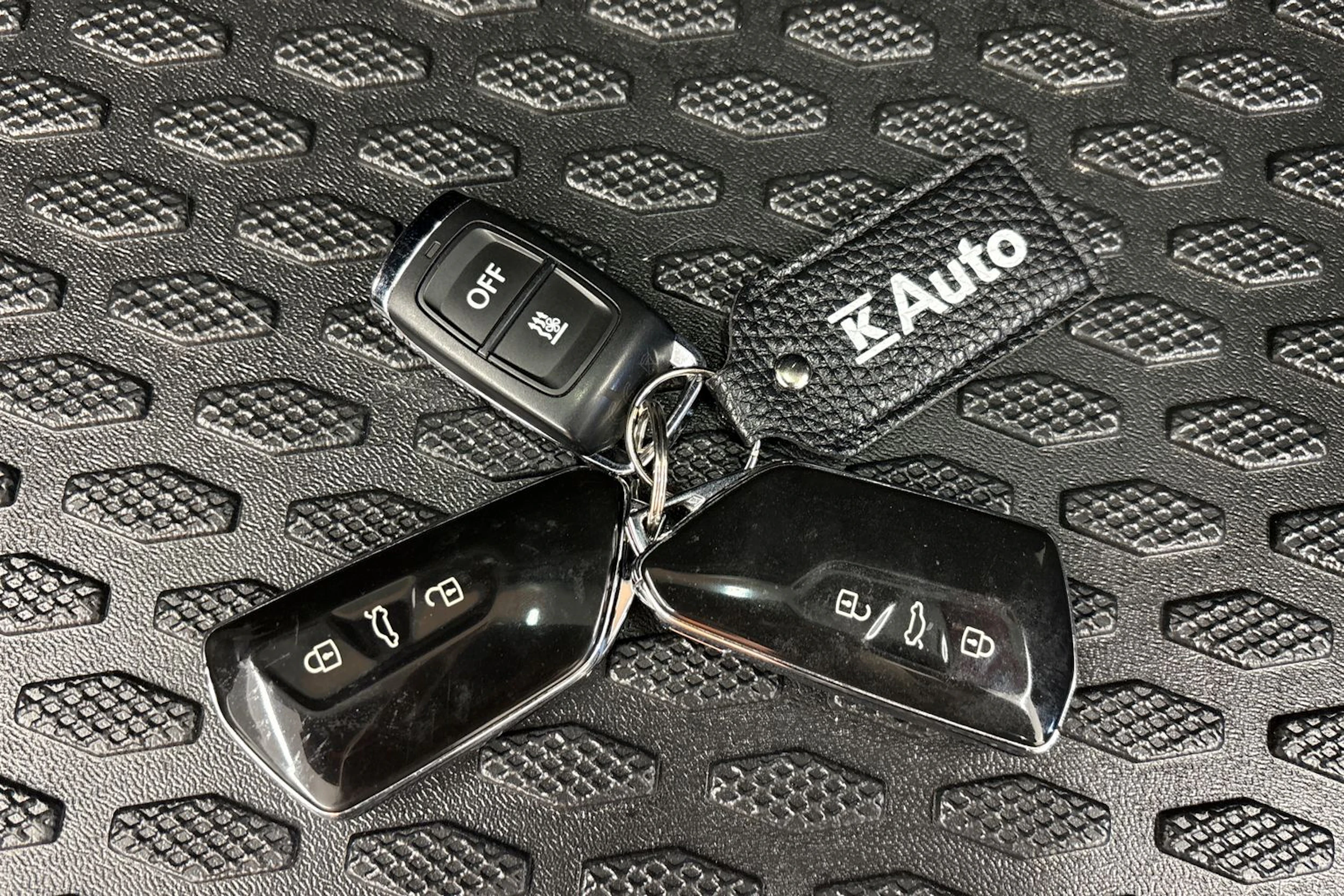 punainen Volkswagen Golf 2022 kuva 23.