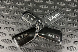punainen Volkswagen Golf 2022 kuva 23.