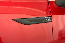 punainen Volkswagen Golf 2022 kuva 24.