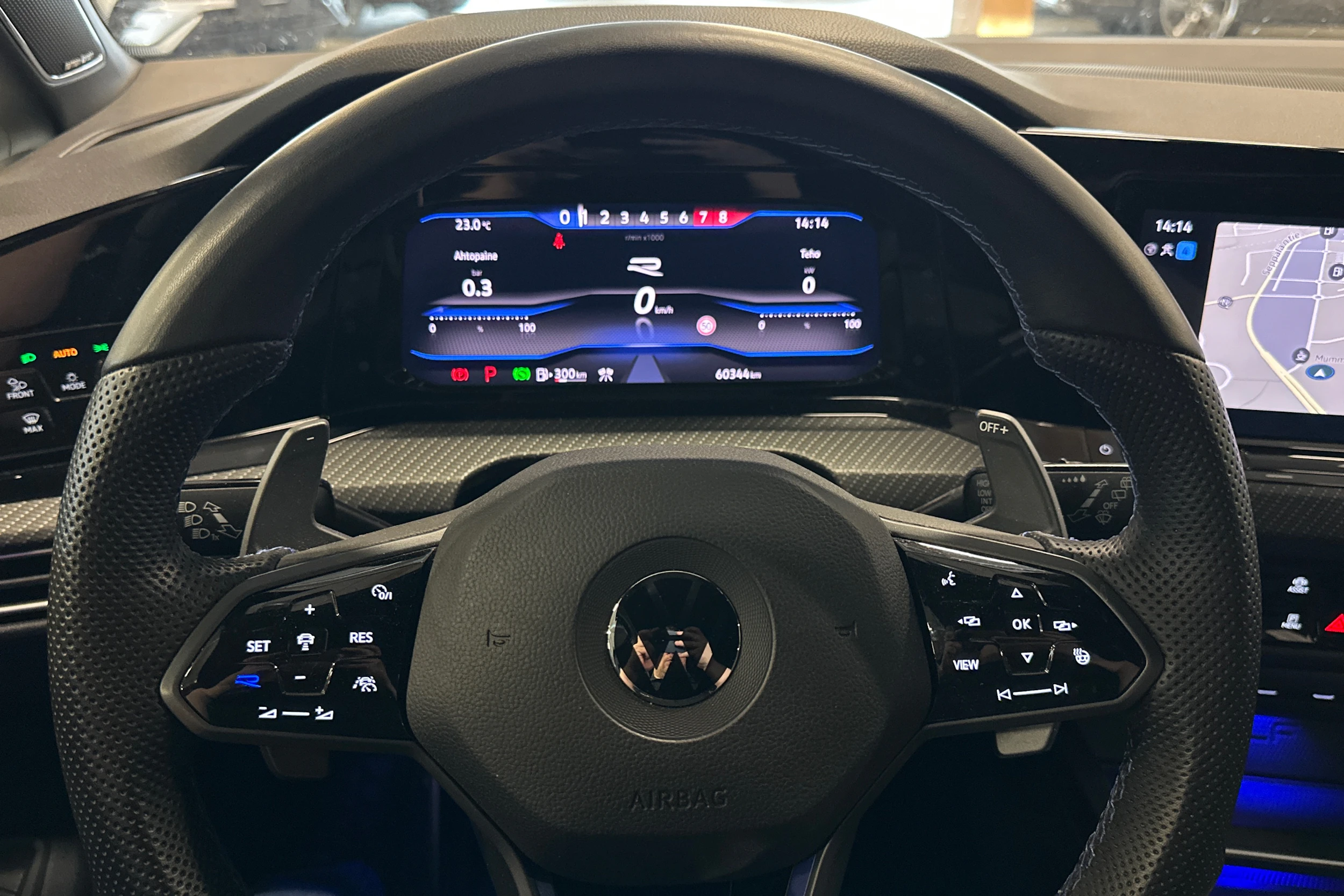 sininen Volkswagen Golf 2022 kuva 4.