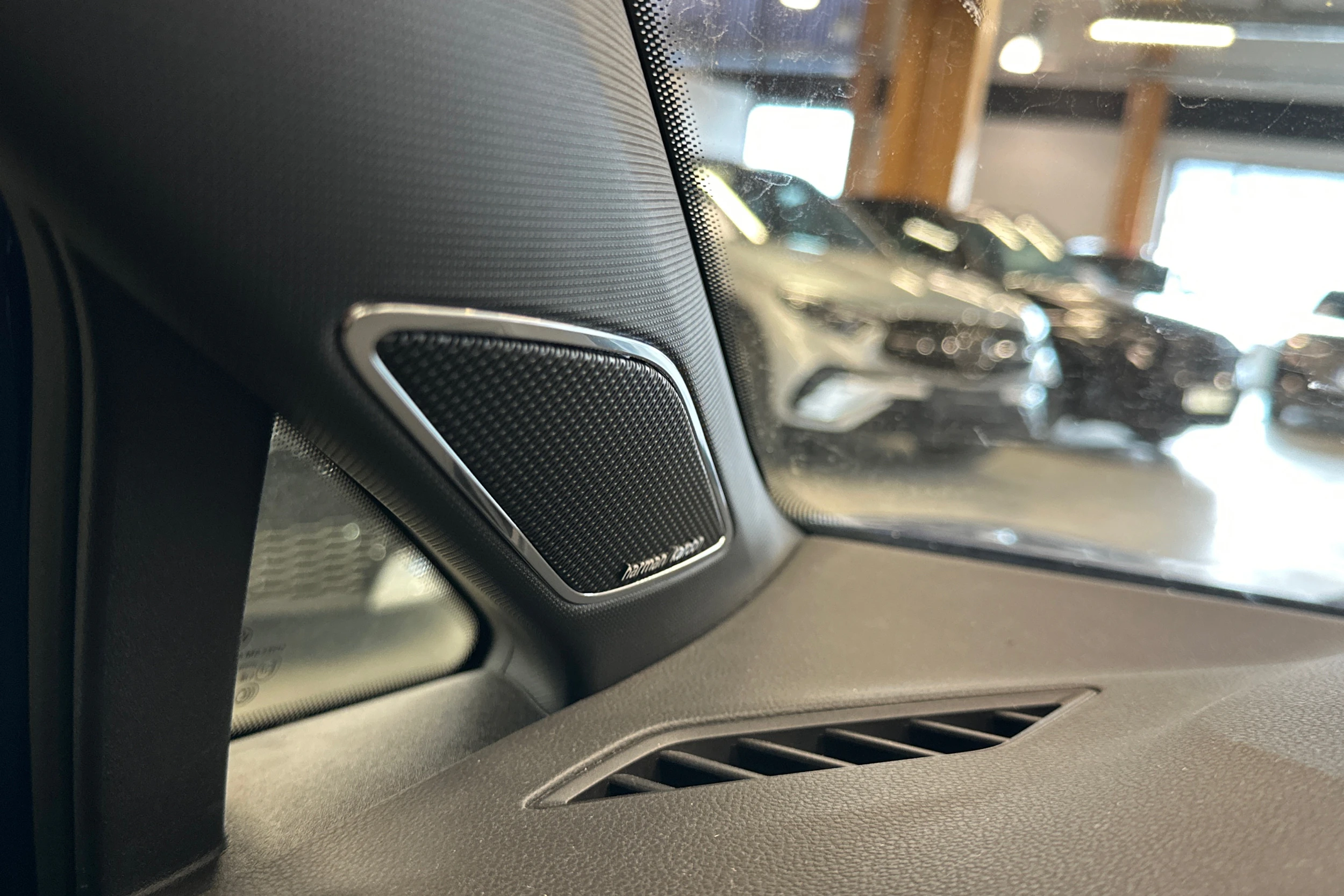 sininen Volkswagen Golf 2022 kuva 5.