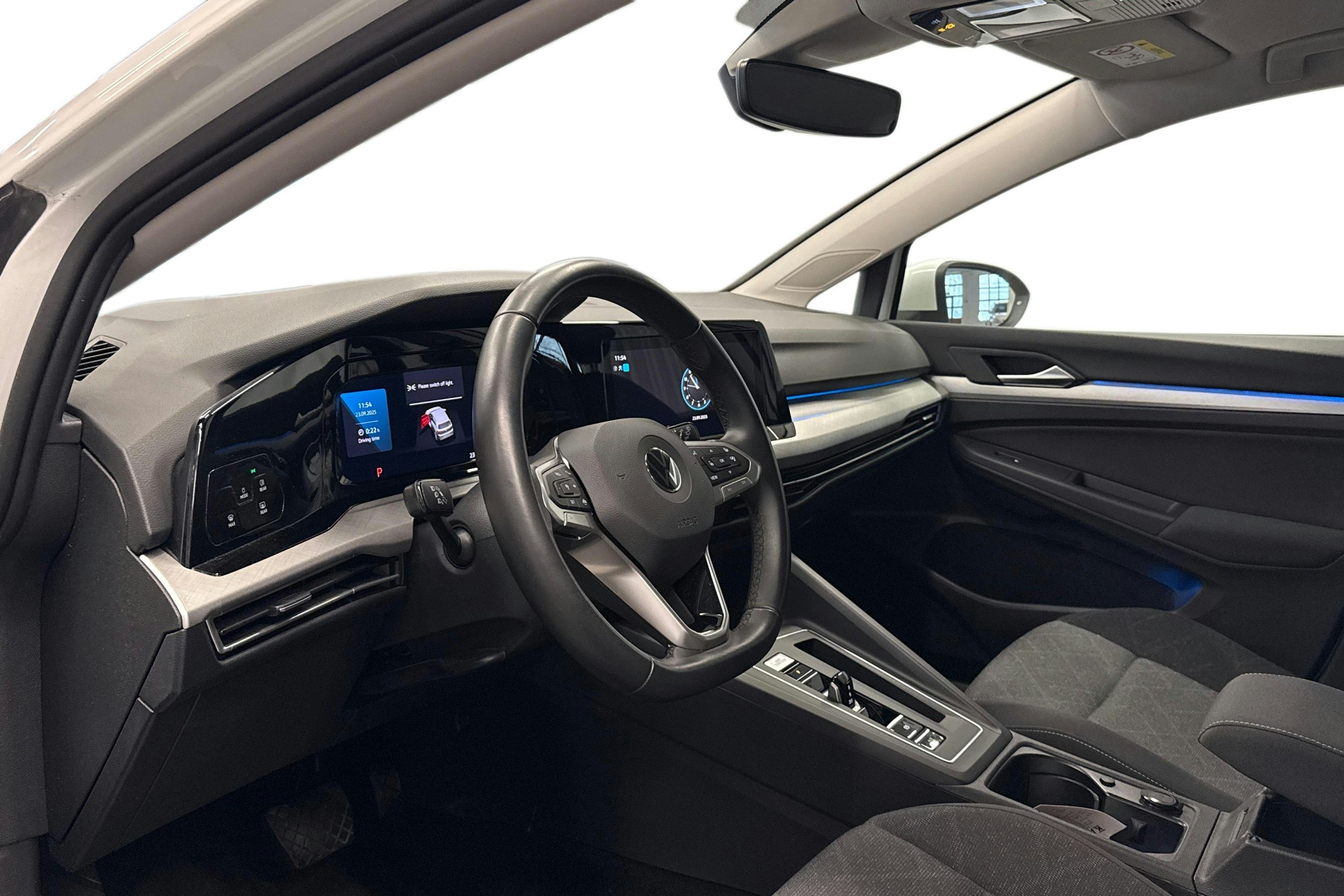 valkoinen Volkswagen Golf 2022 kuva 3.