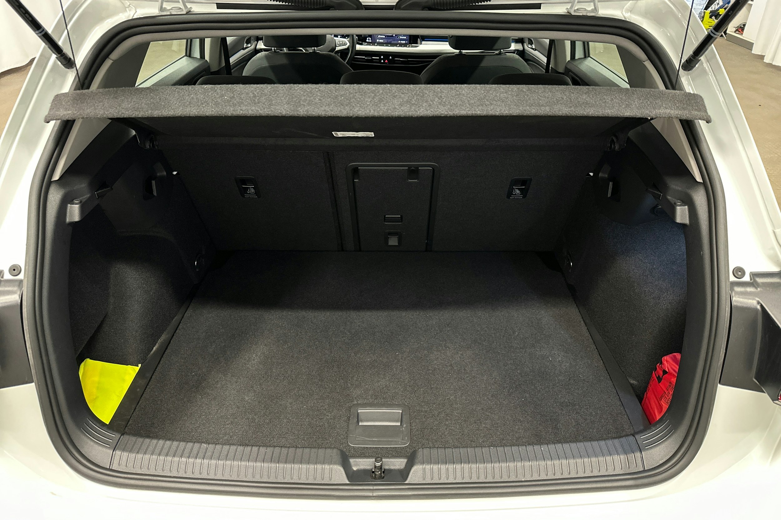 valkoinen Volkswagen Golf 2022 kuva 14.