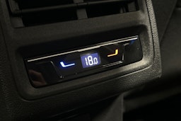 valkoinen Volkswagen Golf 2022 kuva 15.