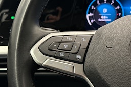 valkoinen Volkswagen Golf 2022 kuva 18.