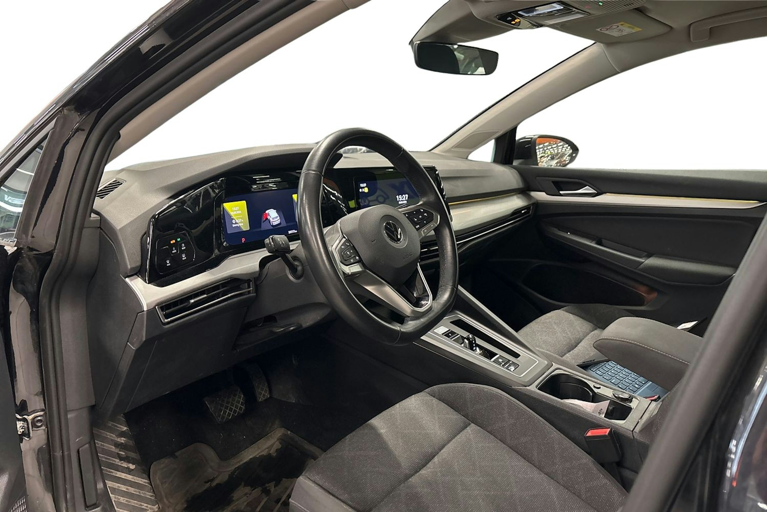 musta Volkswagen Golf 2022 kuva 3.