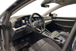 musta Volkswagen Golf 2022 kuva 3.