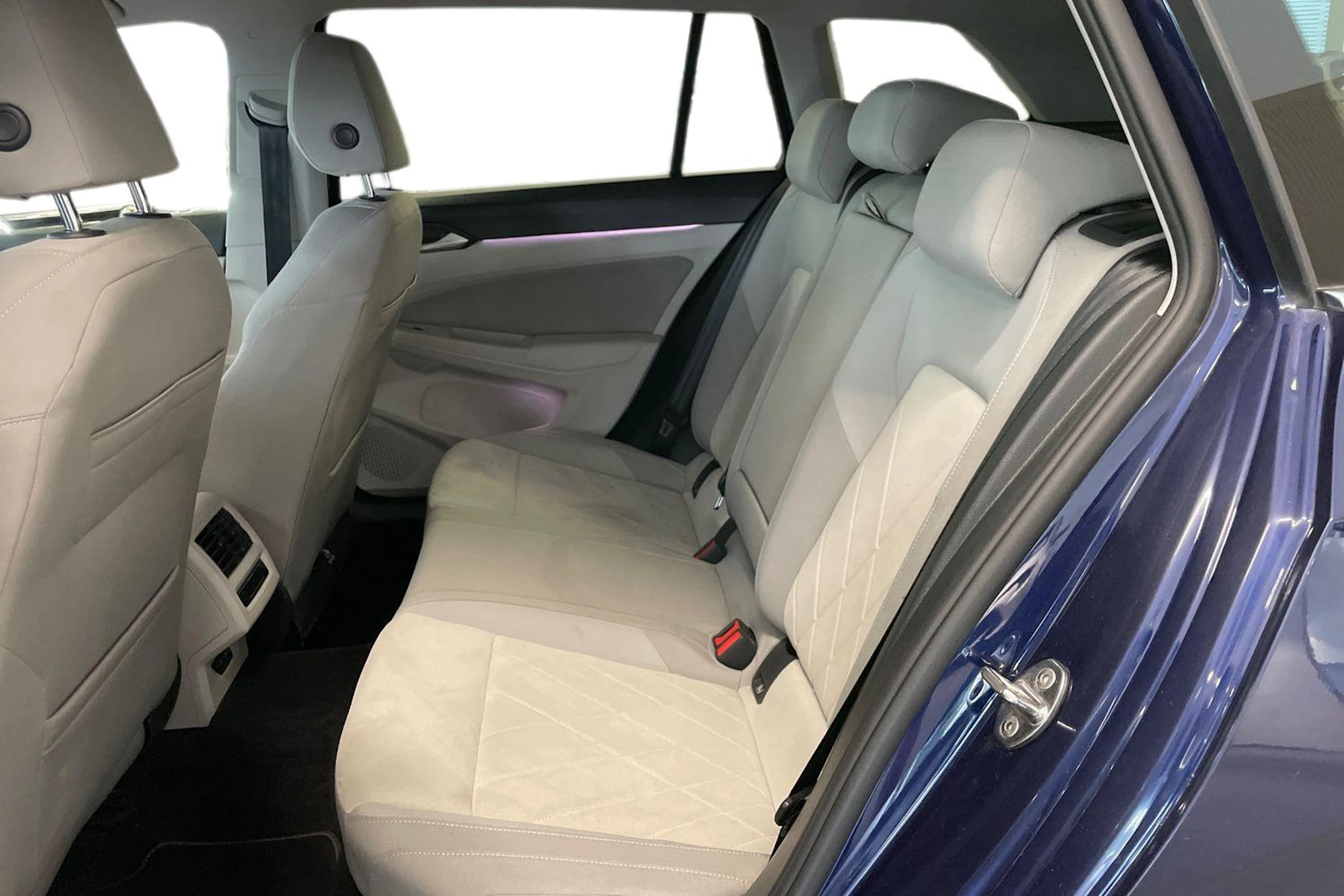 sininen Volkswagen Golf 2022 kuva 8.
