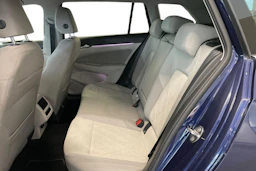sininen Volkswagen Golf 2022 kuva 8.
