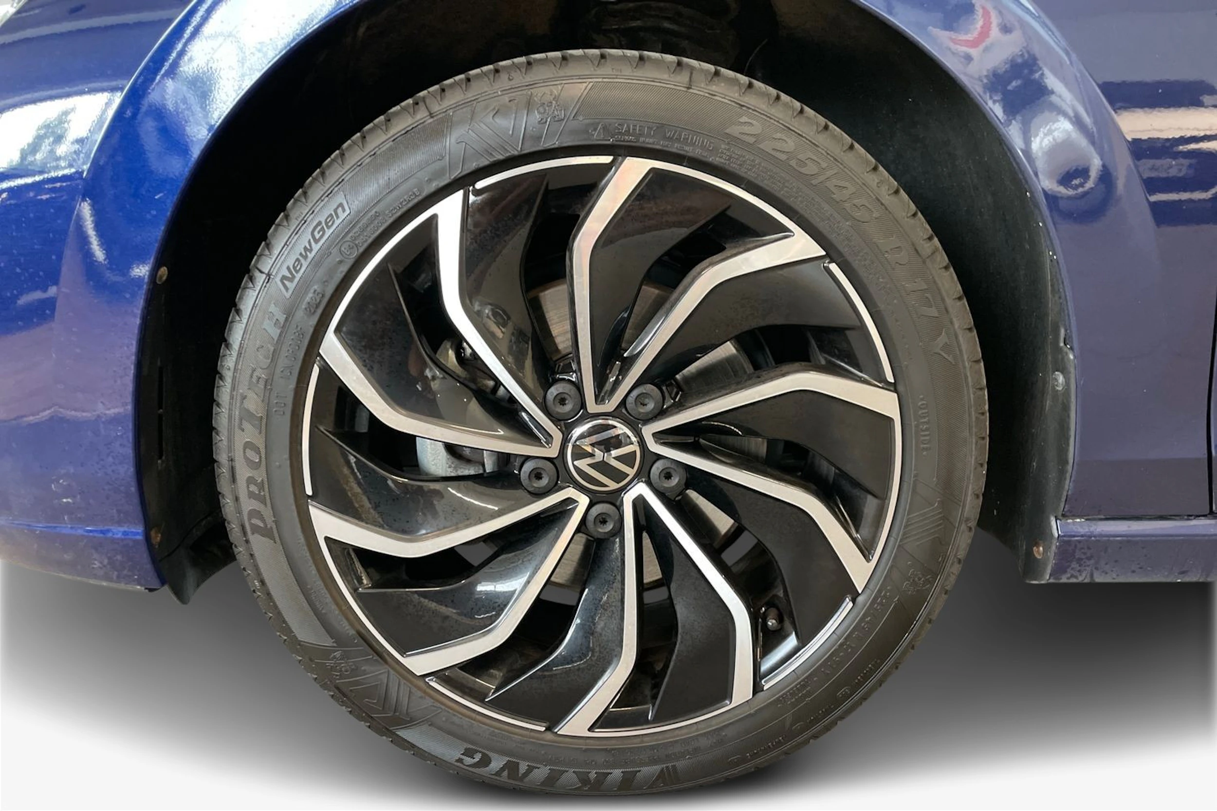 sininen Volkswagen Golf 2022 kuva 9.
