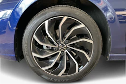 sininen Volkswagen Golf 2022 kuva 9.