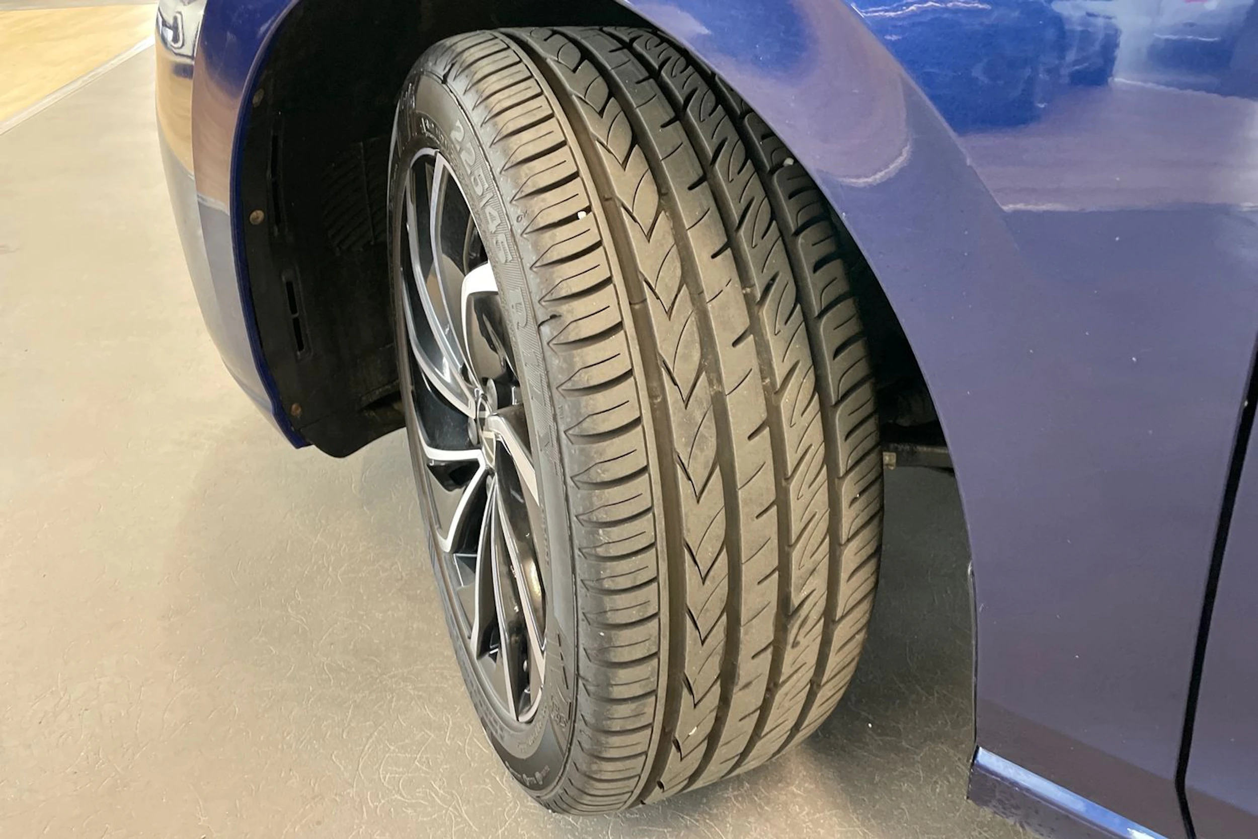 sininen Volkswagen Golf 2022 kuva 10.