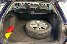 sininen Volkswagen Golf 2022 kuva 17.