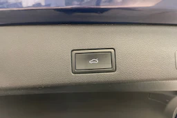 sininen Volkswagen Golf 2022 kuva 18.