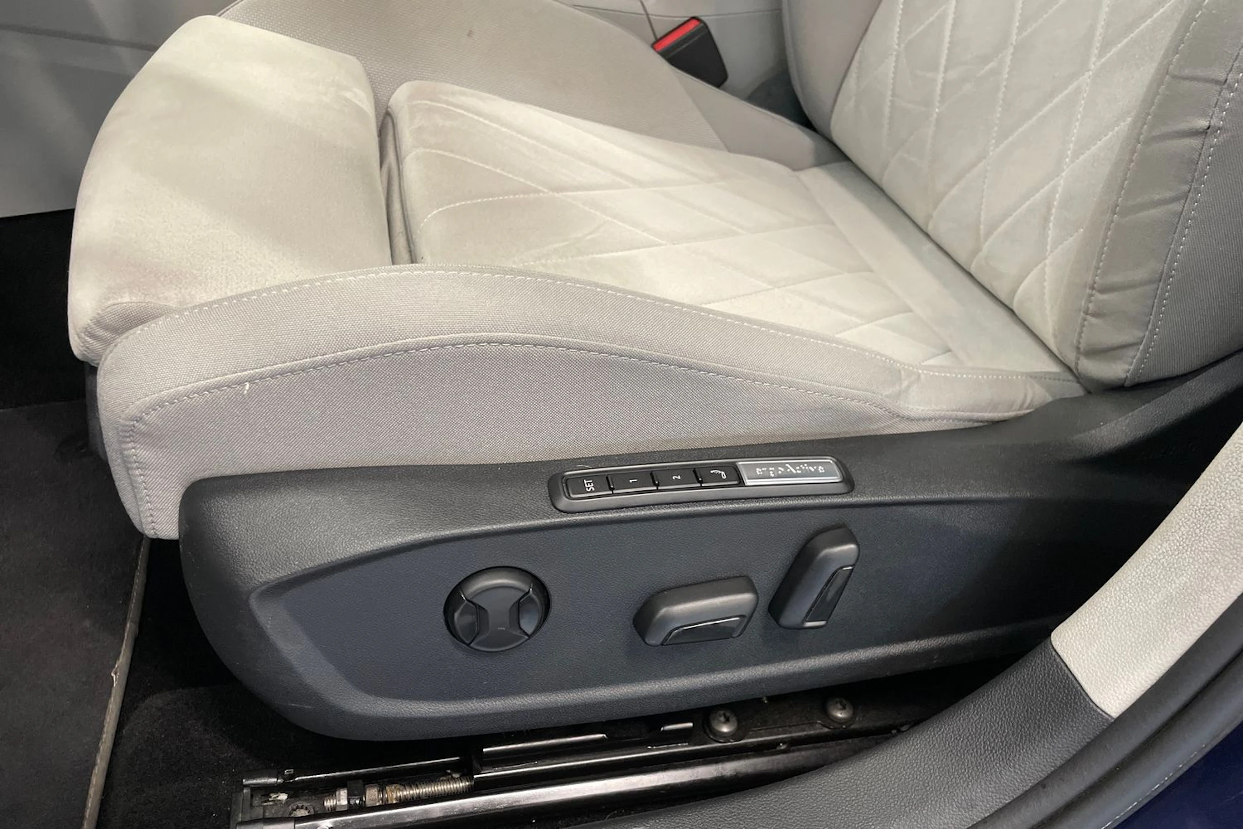 sininen Volkswagen Golf 2022 kuva 19.