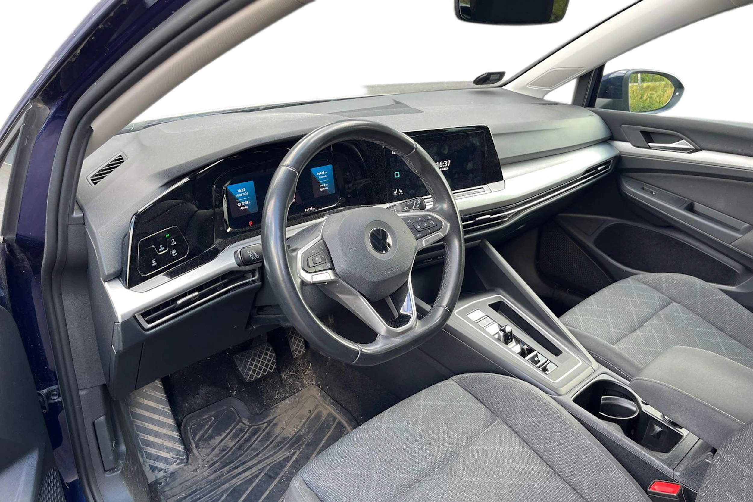 sininen Volkswagen Golf 2022 kuva 3.