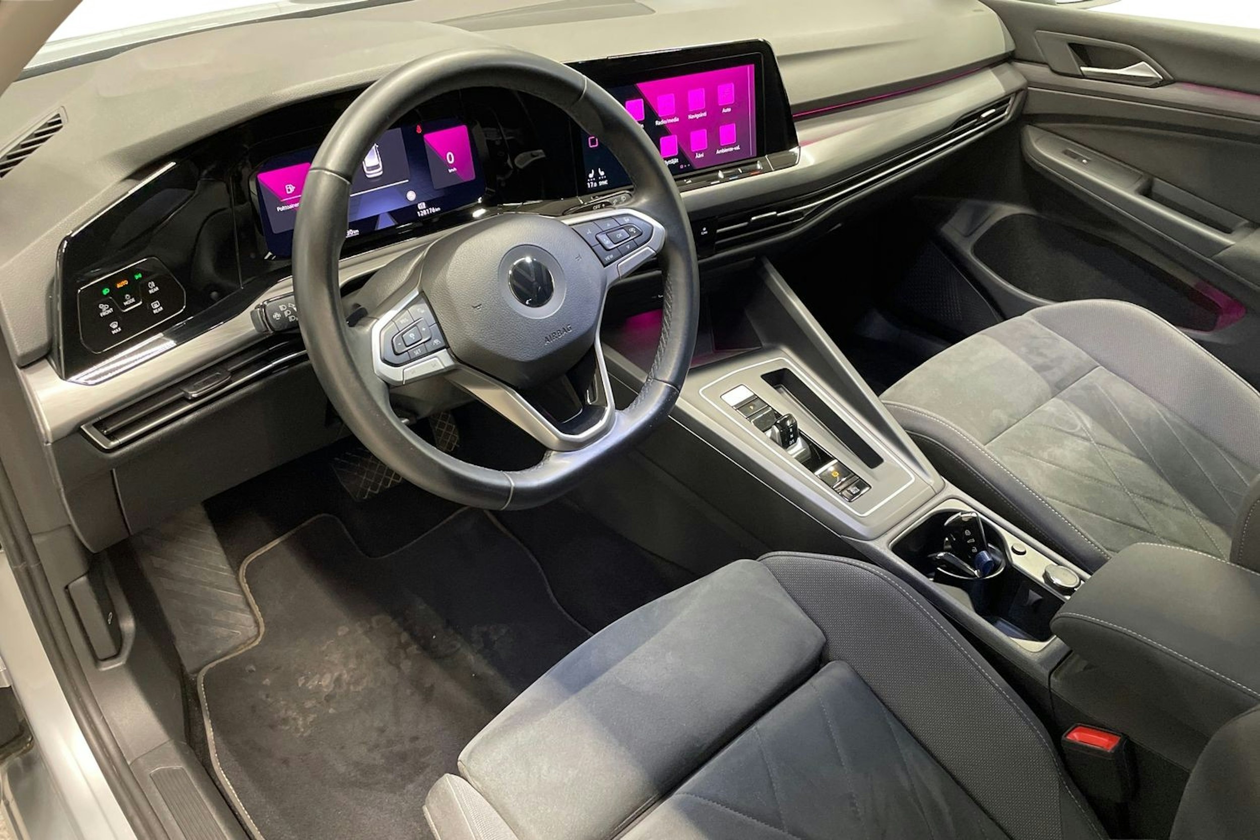 harmaa Volkswagen Golf 2022 kuva 7.