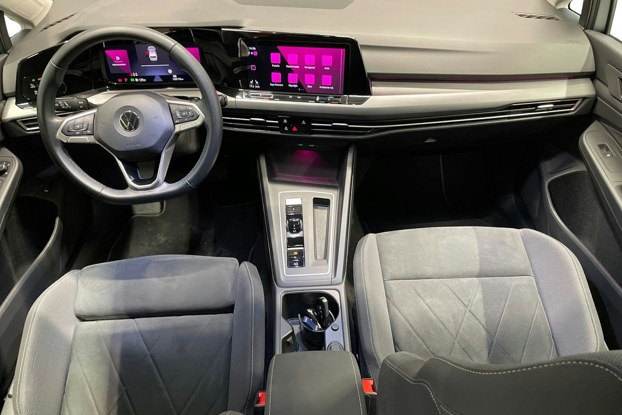 harmaa Volkswagen Golf 2022 kuva 9.