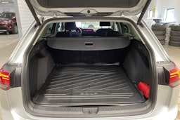 harmaa Volkswagen Golf 2022 kuva 15.