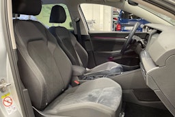harmaa Volkswagen Golf 2022 kuva 33.