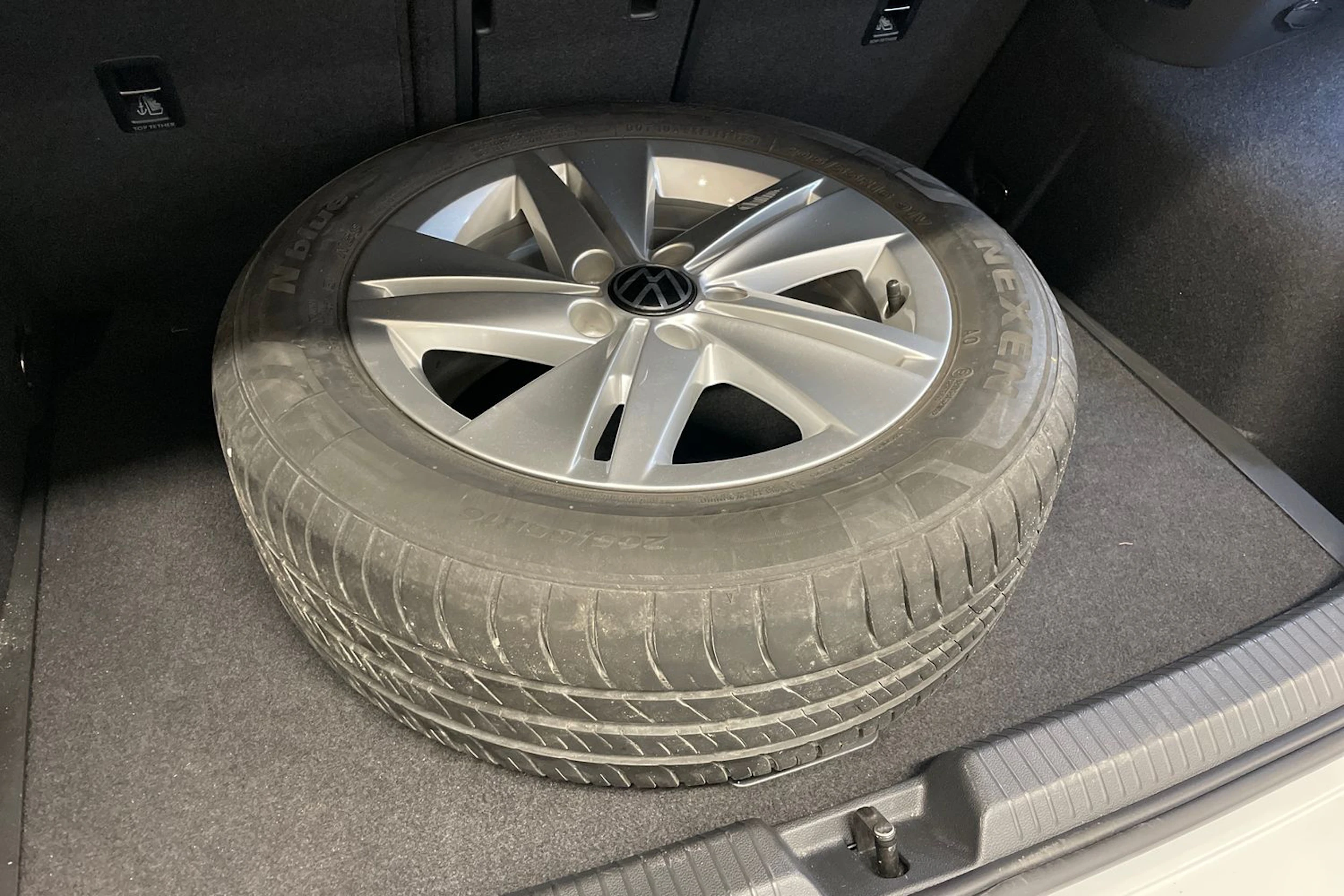 valkoinen Volkswagen Golf 2022 kuva 12.