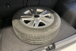valkoinen Volkswagen Golf 2022 kuva 12.