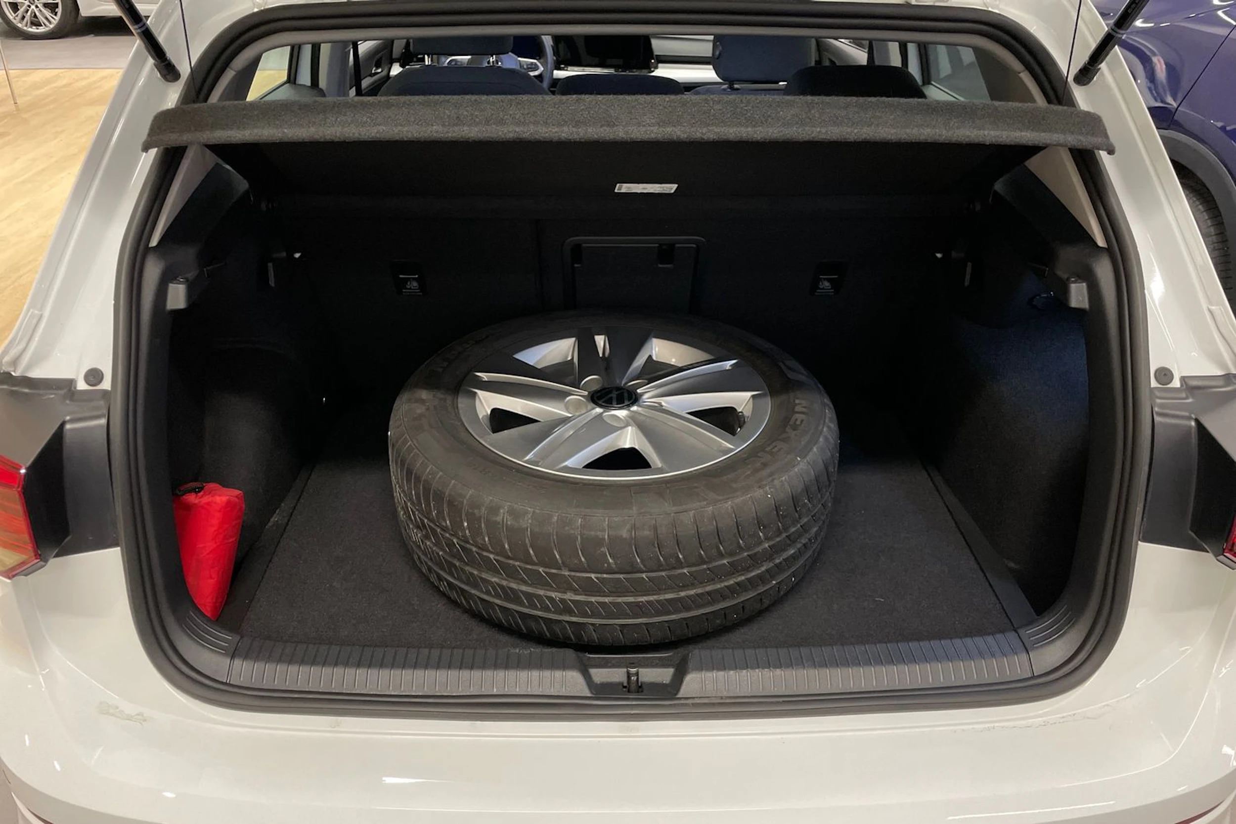 valkoinen Volkswagen Golf 2022 kuva 15.