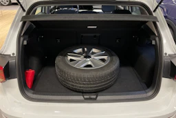 valkoinen Volkswagen Golf 2022 kuva 15.