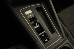 valkoinen Volkswagen Golf 2022 kuva 24.