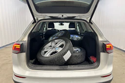 valkoinen Volkswagen Golf 2022 kuva 4.