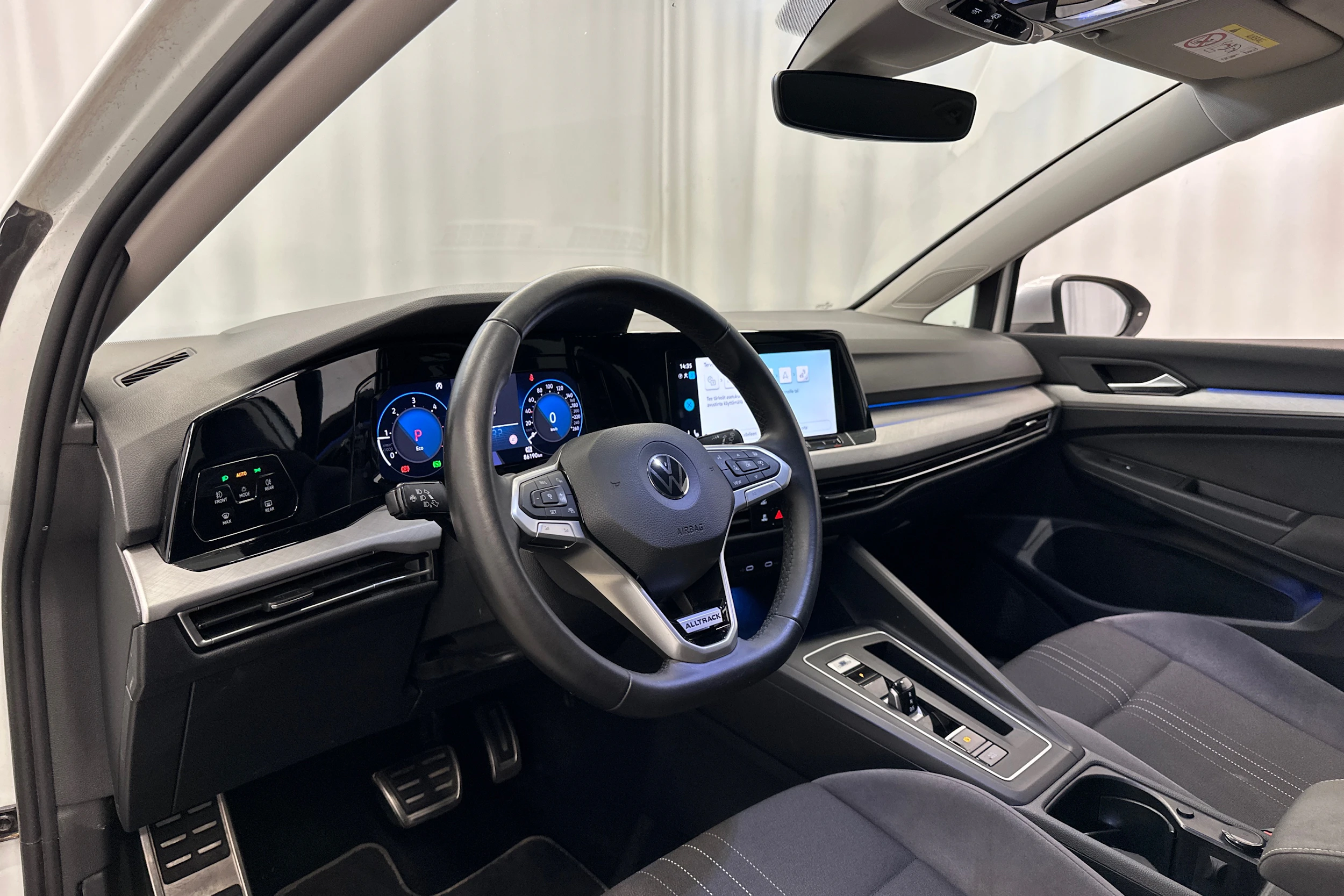 valkoinen Volkswagen Golf 2022 kuva 10.
