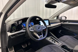 valkoinen Volkswagen Golf 2022 kuva 10.