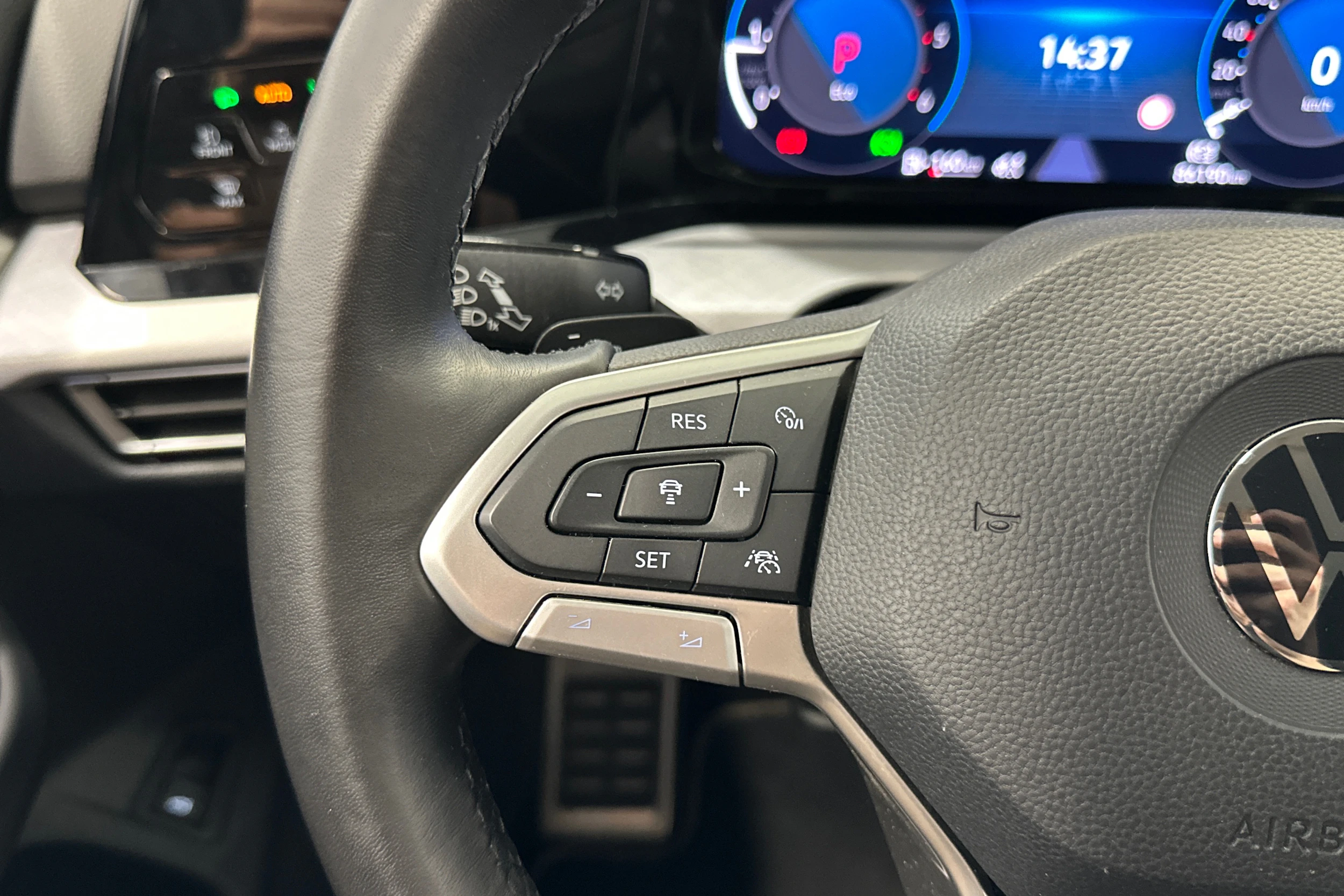 valkoinen Volkswagen Golf 2022 kuva 13.