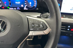 valkoinen Volkswagen Golf 2022 kuva 14.