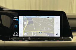 valkoinen Volkswagen Golf 2022 kuva 17.