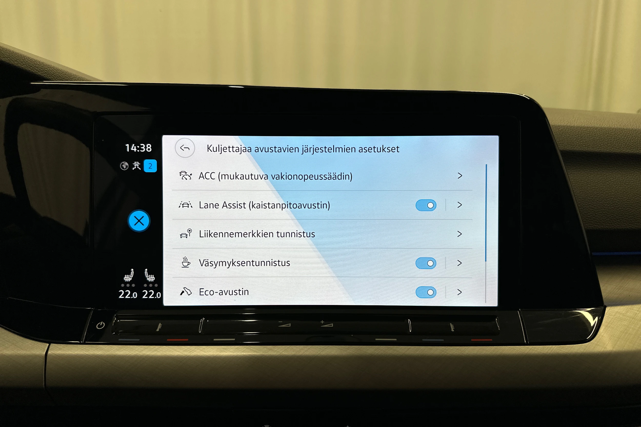 valkoinen Volkswagen Golf 2022 kuva 19.