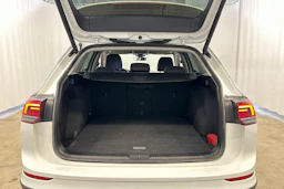 valkoinen Volkswagen Golf 2022 kuva 24.